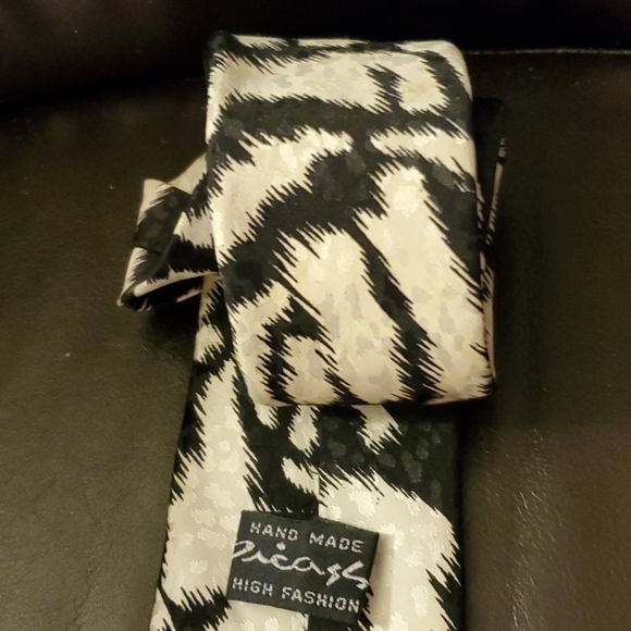 Hand made tie. - Picture 1 of 3